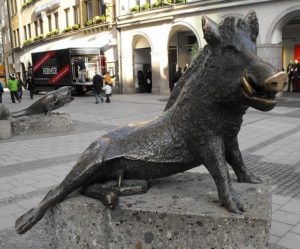 pork-boar-statue